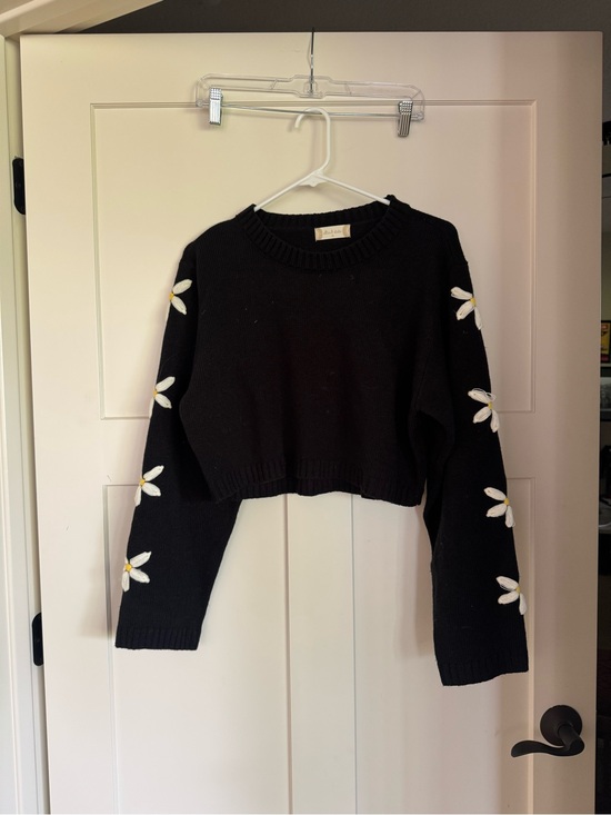 Altar'd State Sweaters - Altar'd State Cropped Flower Sweater